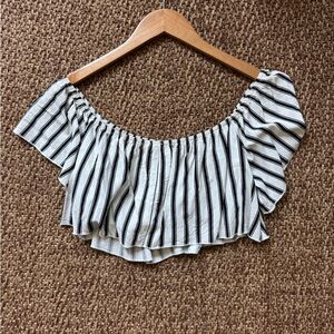 Forever 21 Black and White Ruffled Crop Blouse